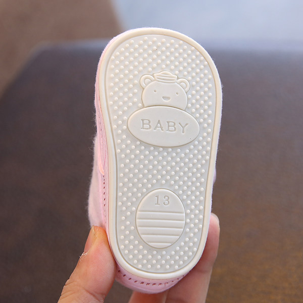 Pantofi respirabili pentru bebelusi cu autocolante si inscriptionare brodata