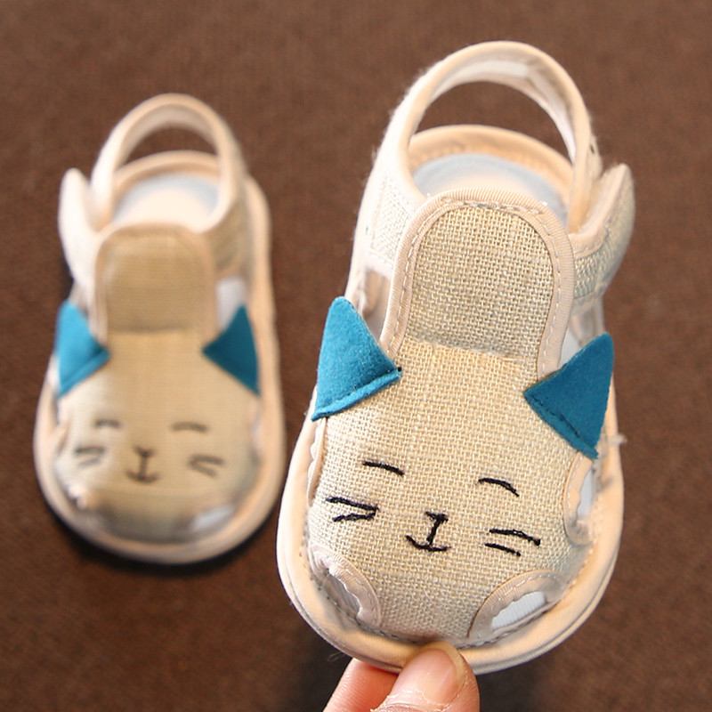 Botine pentru bebelusi din stofa cu broderie - model unisex