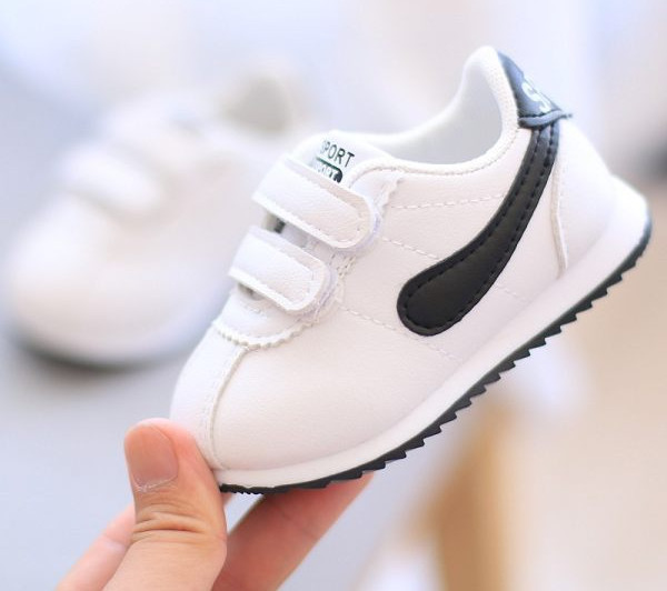 Adidași pentru bebeluși cu autocolante - din piele ecologică