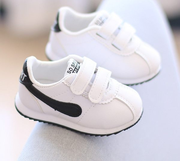 Adidași pentru bebeluși cu autocolante - din piele ecologică