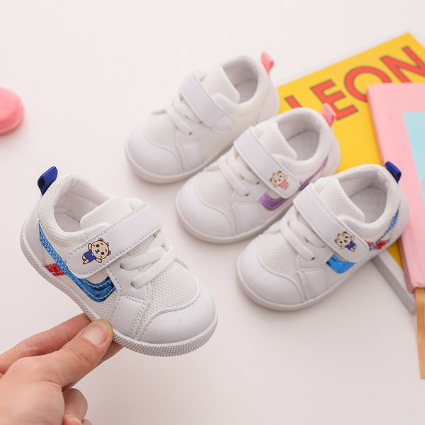 Model nou de sandale pentru bebelusi din piele ecologica cu Velcro