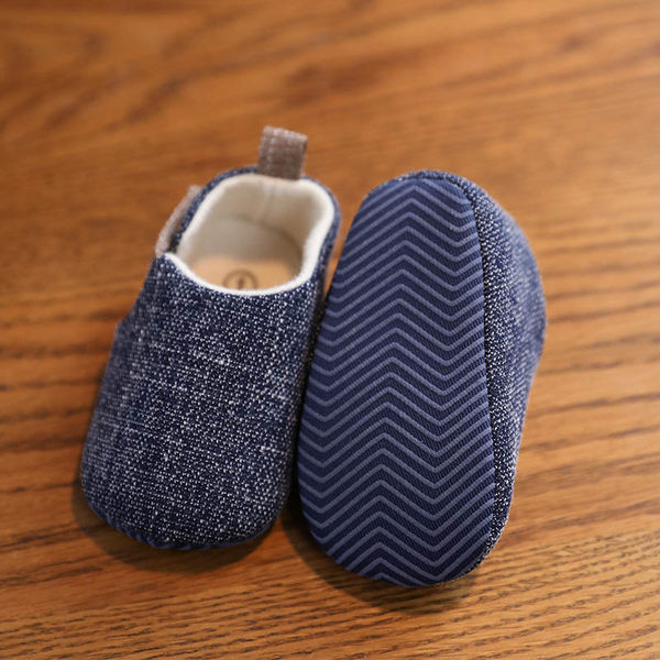 Mocasini pentru bebelusi din stofa cu autocolante