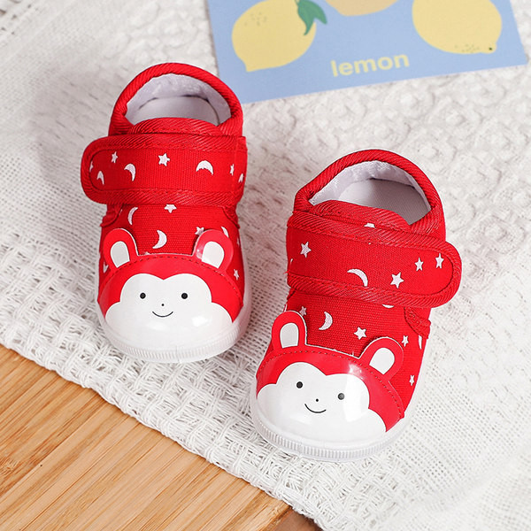 Model nou de pantofi pentru bebelusi cu talpa moale si element 3D in mai multe modele