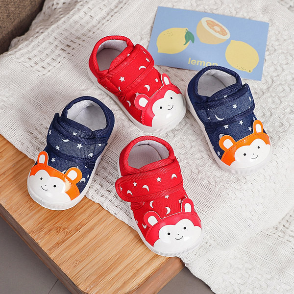 Model nou de pantofi pentru bebelusi cu talpa moale si element 3D in mai multe modele