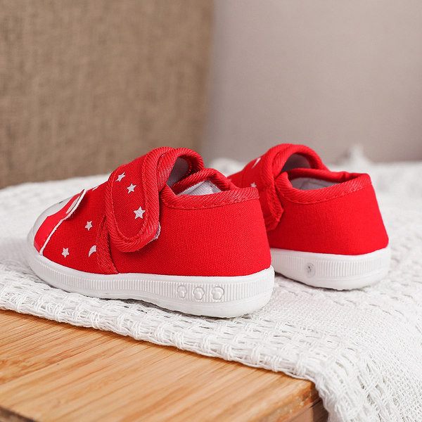 Model nou de pantofi pentru bebelusi cu talpa moale si element 3D in mai multe modele