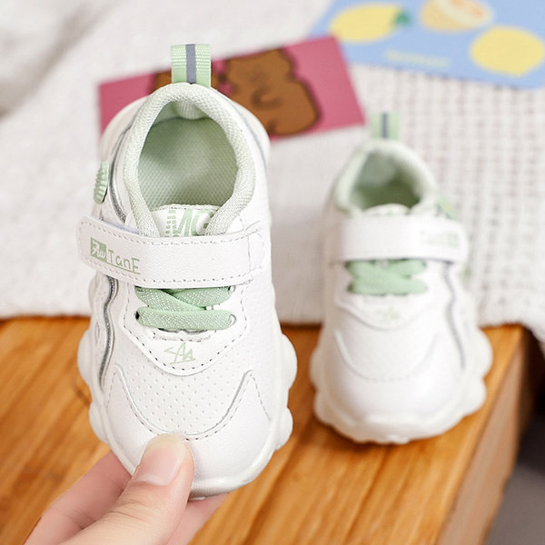 Model nou de adidași pentru bebeluși cu inscripție - piele artificială pentru fete