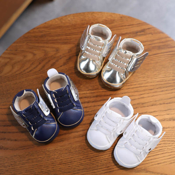 Бебешки обувки от еко кожа с връзки 