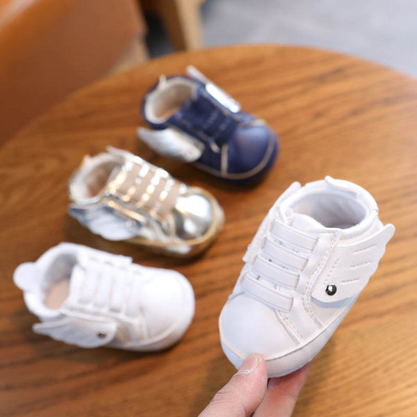 Бебешки обувки от еко кожа с връзки 