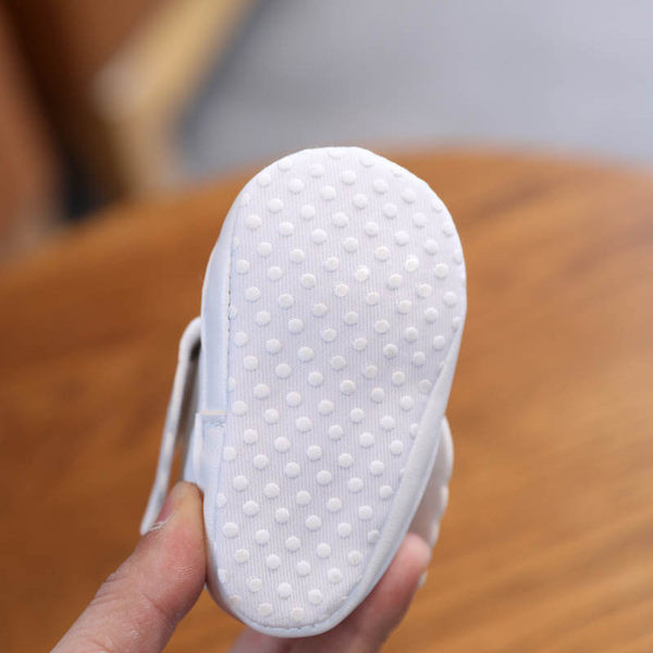 Бебешки обувки от еко кожа с връзки 