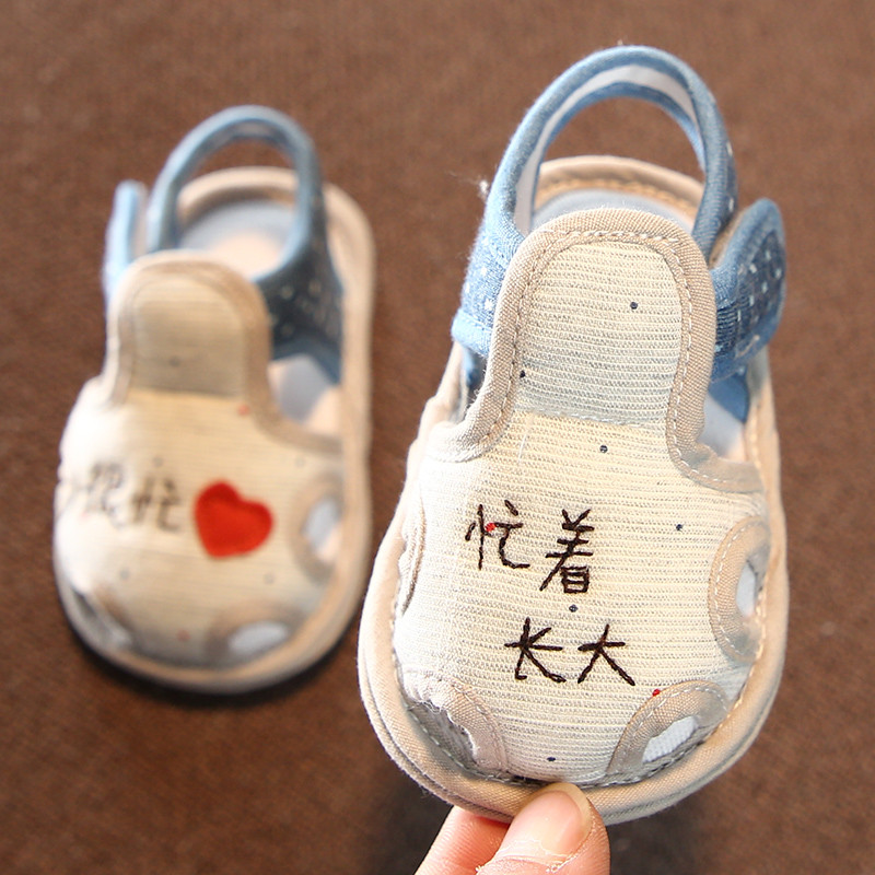 Sandale textile pentru bebelusi cu broderie