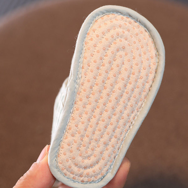 Botine pentru bebelusi cu broderie colorata