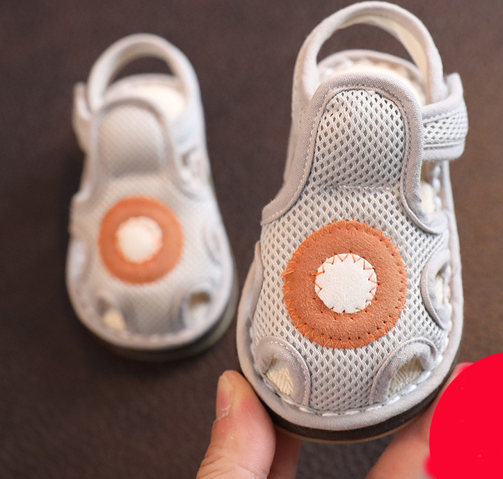 Бебешки сандали от плат с велкро лепенки