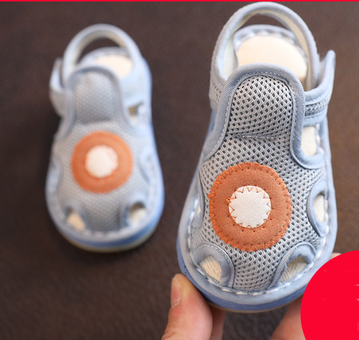 Бебешки сандали от плат с велкро лепенки