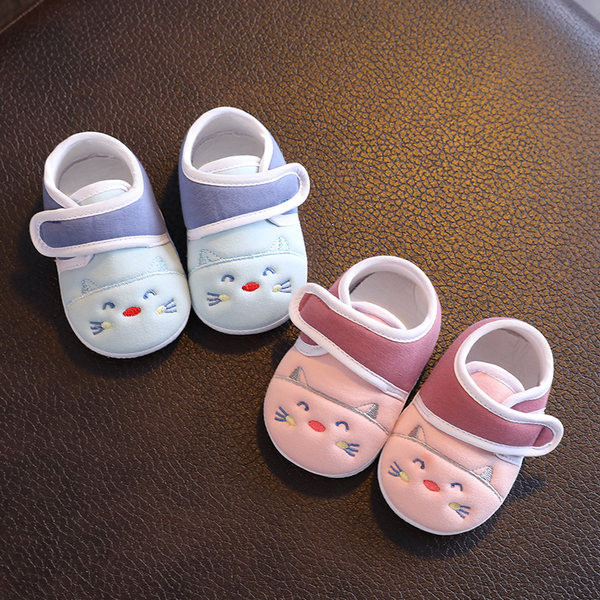 Pantofi antiderapanti pentru bebelusi cu broderie