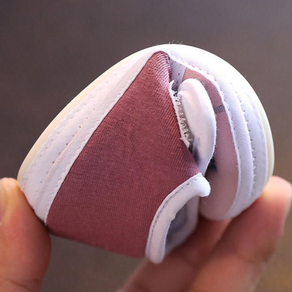 Pantofi antiderapanti pentru bebelusi cu broderie