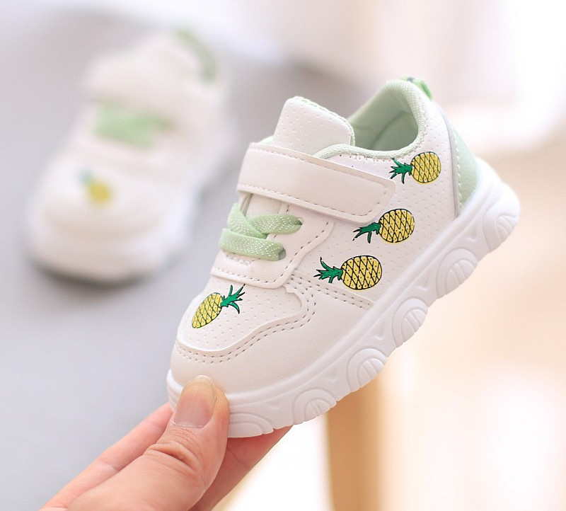 Adidași pentru bebeluși cu aplicare de culoare pentru fete și băieți