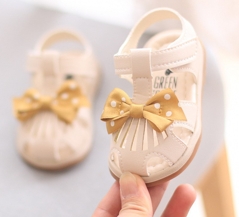 Sandale din piele pentru bebelusi cu panglica punctata