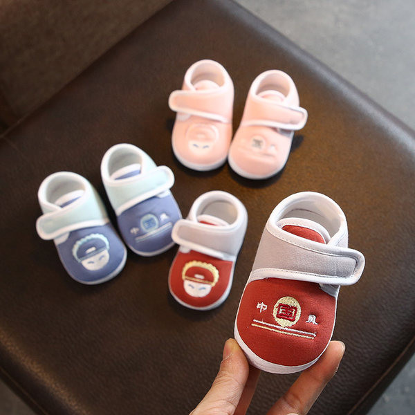 Pantofi copii cu broderie si autocolante