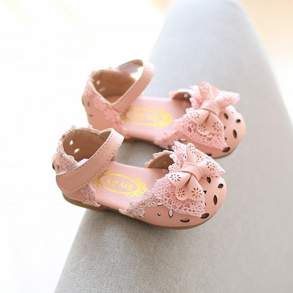 Sandale bebelusi pentru fete cu panglica din dantela