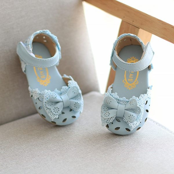 Sandale bebelusi pentru fete cu panglica din dantela