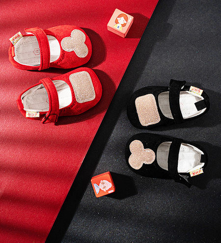 Нов модел текстилни бебешки обувки с мека подметка