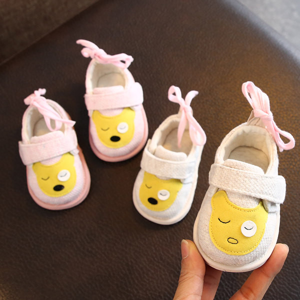 Cizme textile pentru bebelusi cu autocolante