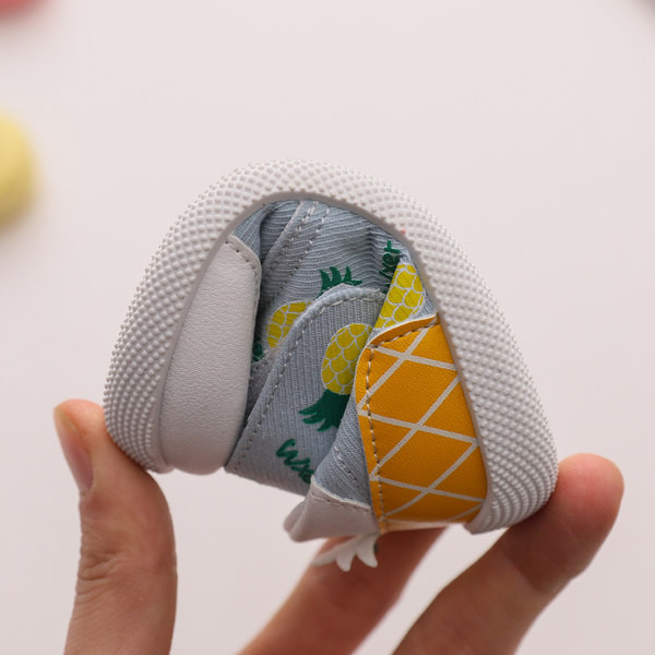 Model nou de pantofi respirabili pentru bebelusi cu talpa moale