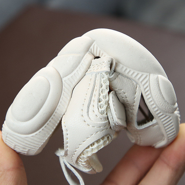 Pantofi sport de vară cu găuri și autocolante