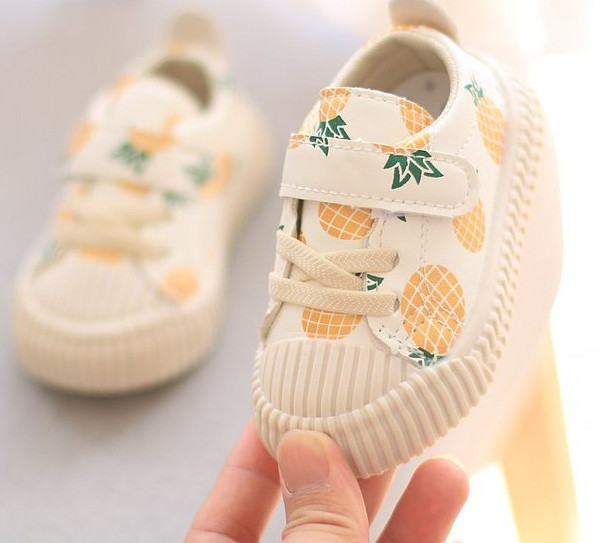 Pantofi din piele pentru bebelusi cu aplicatii colorate si autocolante