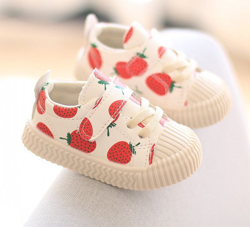 Pantofi din piele pentru bebelusi cu aplicatii colorate si autocolante