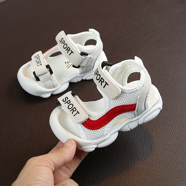 Sandale pentru bebeluși cu autocolante și inscripție