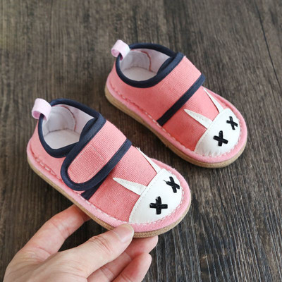 Model nou de pantofi bebelusi din material textil cu broderie