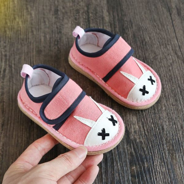 Model nou de pantofi bebelusi din material textil cu broderie