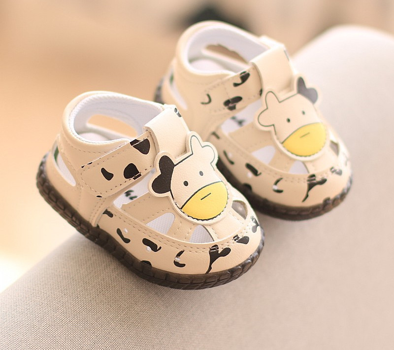 Sandale din piele pentru bebeluși cu element 3D și talpă moale