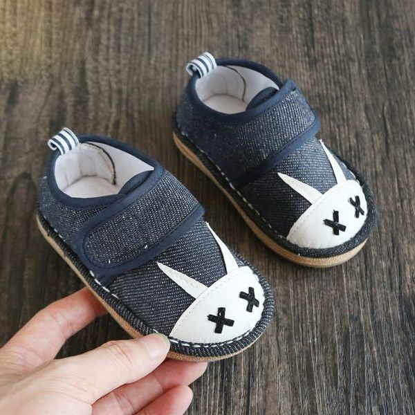 Model nou de pantofi pentru bebelusi cu talpa moale pentru baieti