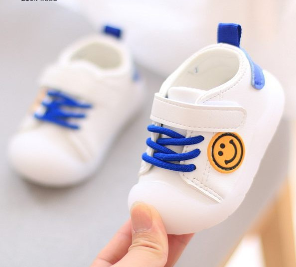 Pantofi pentru bebelusi din piele ecologica cu emblema