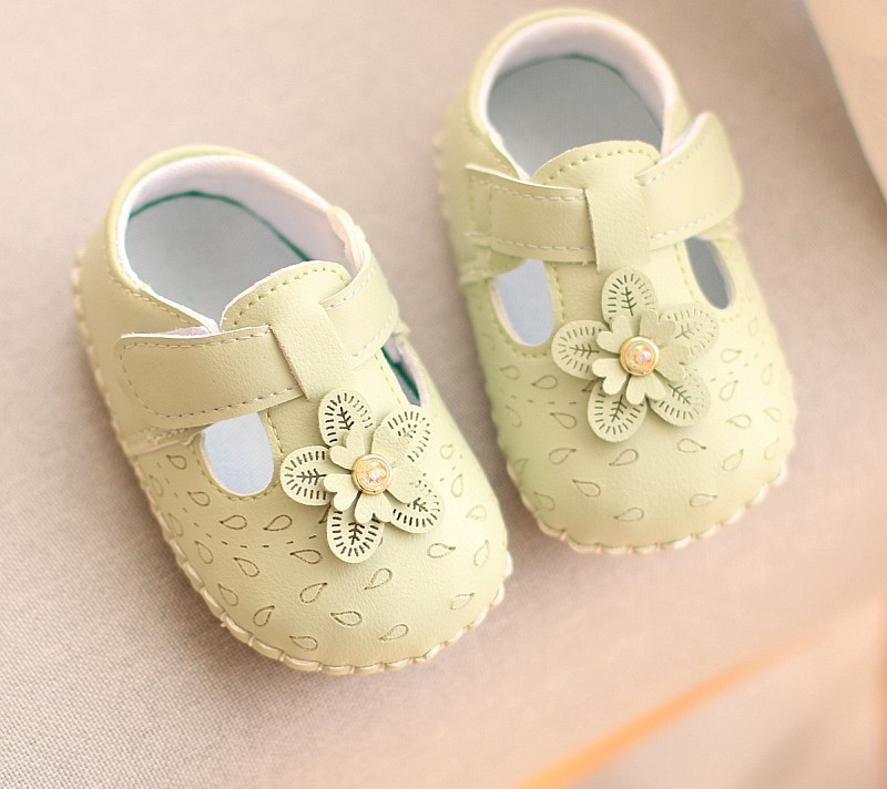 Cizme pentru bebelusi din piele ecologica cu decor 3D