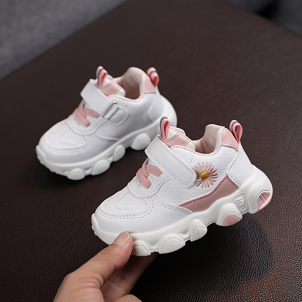 Adidași respirabili pentru bebeluși cu autocolante și broderie