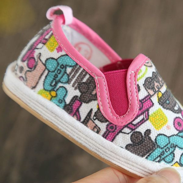 Pantofi colorati pentru bebelusi cu talpa moale pentru fete