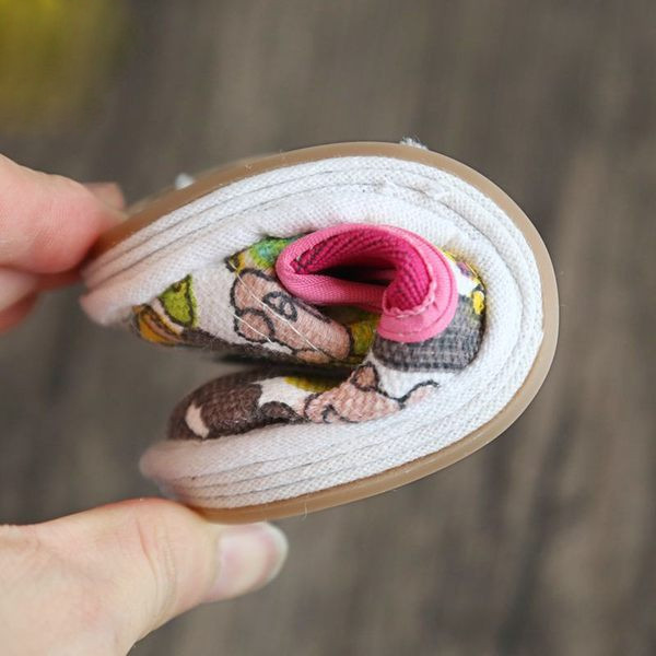 Pantofi colorati pentru bebelusi cu talpa moale pentru fete