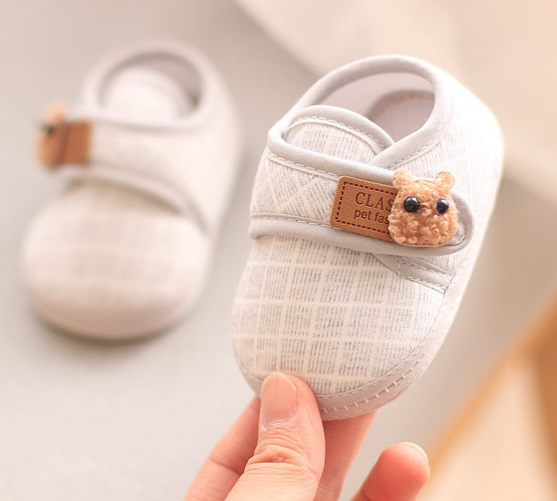 Pantofi pentru bebelusi cu talpa moale - trei modele