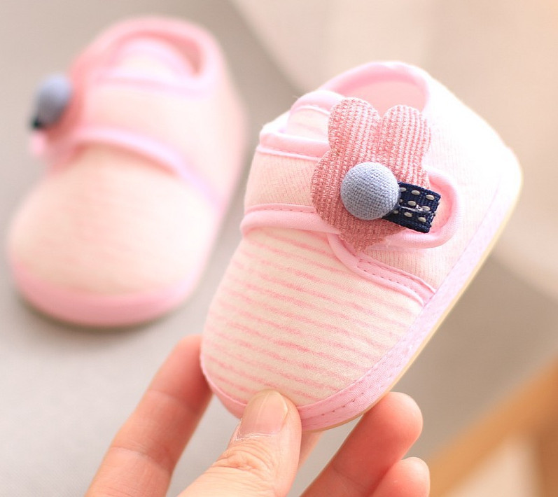 Pantofi pentru bebelusi cu talpa moale - trei modele