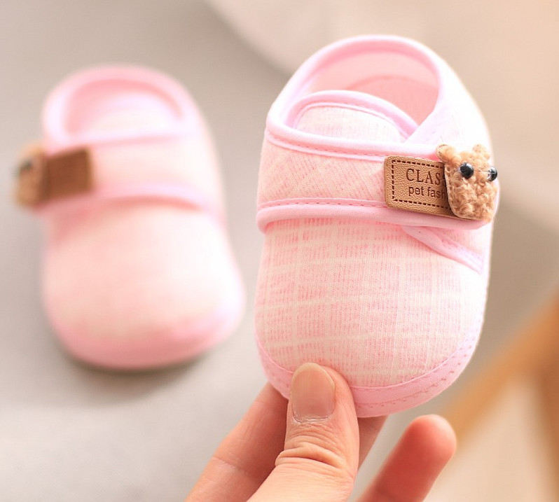 Pantofi pentru bebelusi cu talpa moale - trei modele