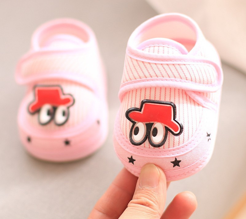 Pantofi pentru bebelusi cu talpa moale - trei modele