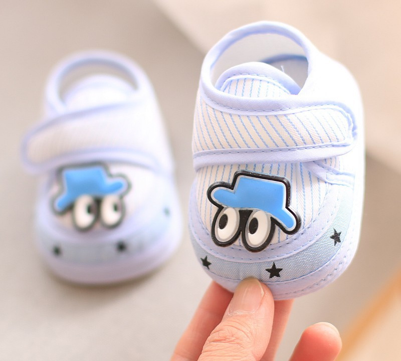 Pantofi pentru bebelusi cu talpa moale - trei modele