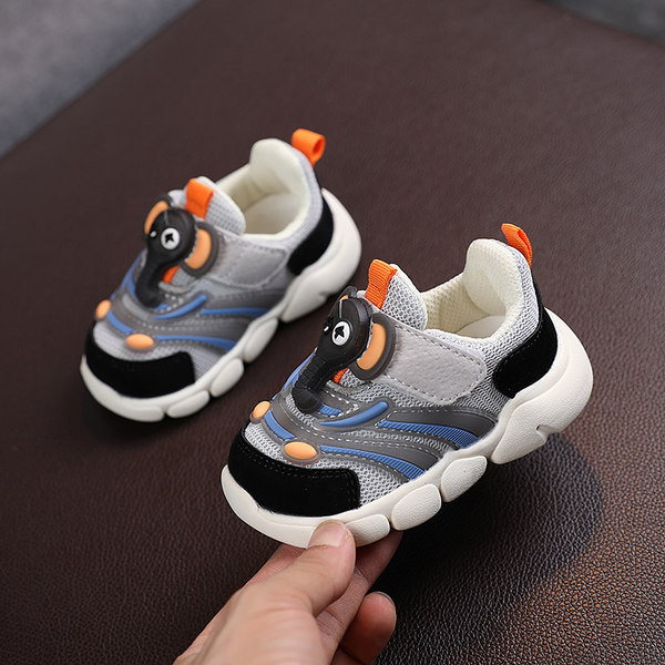 Pantofi pentru bebelusi din piele ecologica cu autocolante si element 3D