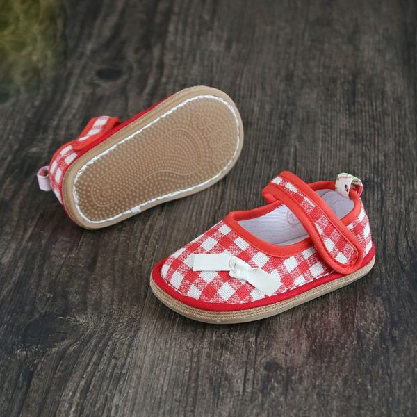 Model nou de pantofi in carouri bebelusi cu talpa plate pentru fete