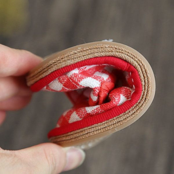 Model nou de pantofi in carouri bebelusi cu talpa plate pentru fete