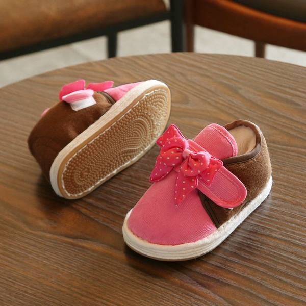 Pantofi moderni pentru bebelusi cu panglica si talpa moale