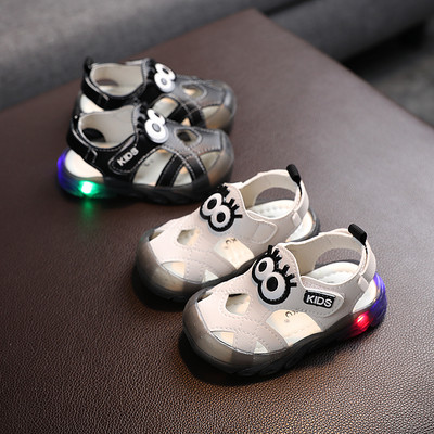 Бебешки светещи сандали с емблема 
